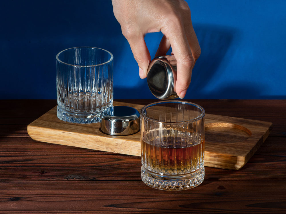 Набор для виски и коктейлей на подставке из дуба «Savour» — изображение 11